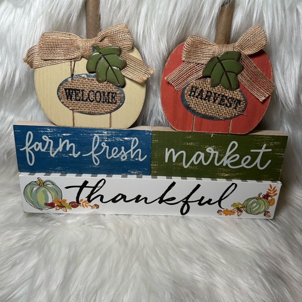 Fall Signs Farm Fresh Market with Pumpkins